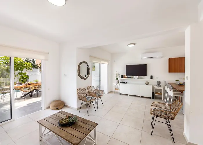 Narcissos Seaside 3 Villa